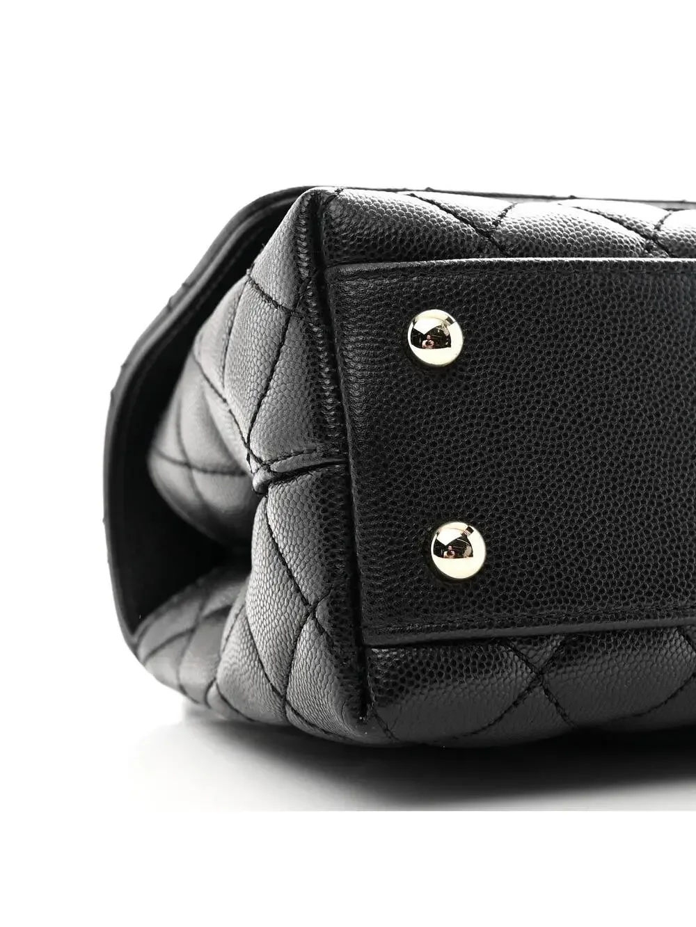 CHANEL indulge timeless